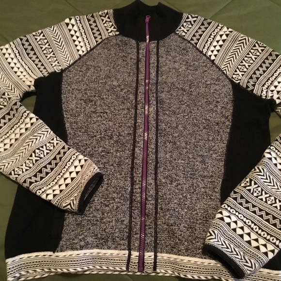 Title Nine black and white merino wool blend sweater Aztec print sleeves - Picture 2 of 13